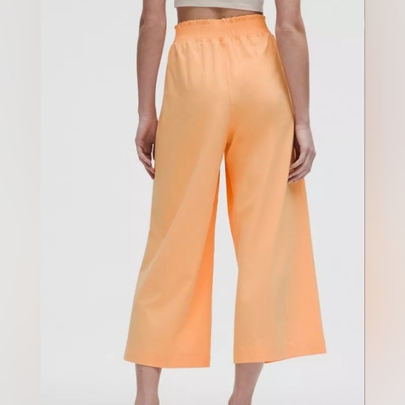 Lululemon High Rise Water Repellent Rufflel Waist Cropped Pant - Picture 3 of 9